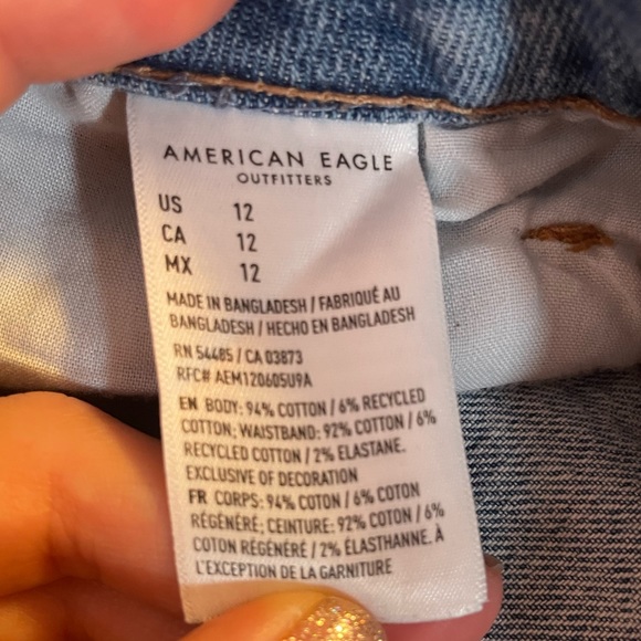 American Eagle Women's Denim Jeans Mom Shorts Size 12 Heavily distressed - Picture 8 of 11